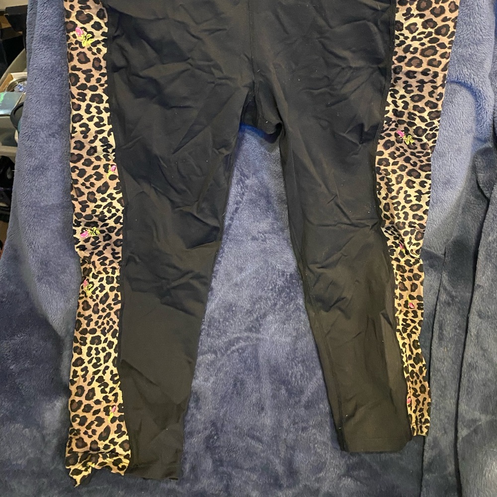 Betsy Johnson leggings with cheetah print size large